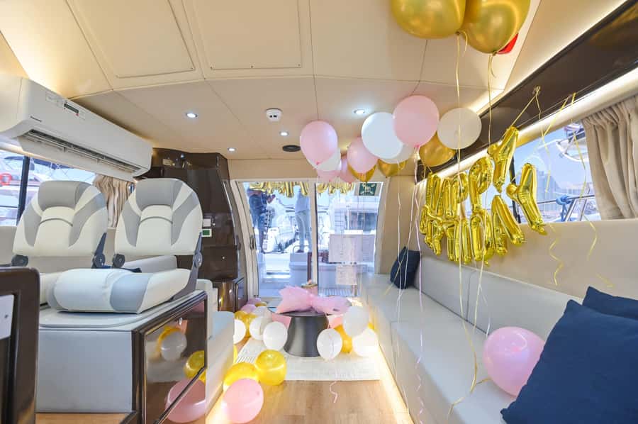 2 Hour Birthday Celebration on a Yacht in Dubai - Palm Jumeirah and Atlantis: the highlight run (and that Atlantis photo stop)