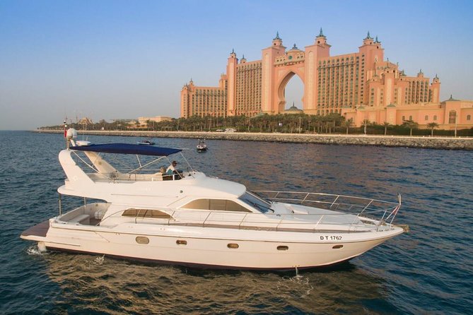 2 Hour Yacht Tour Around Palm Island - Drinks, music, and bringing your own vibe (food included)