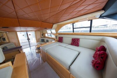 2 Hour Yacht Tour Around Palm Island - Inside the 62-foot yacht: space that changes the whole mood