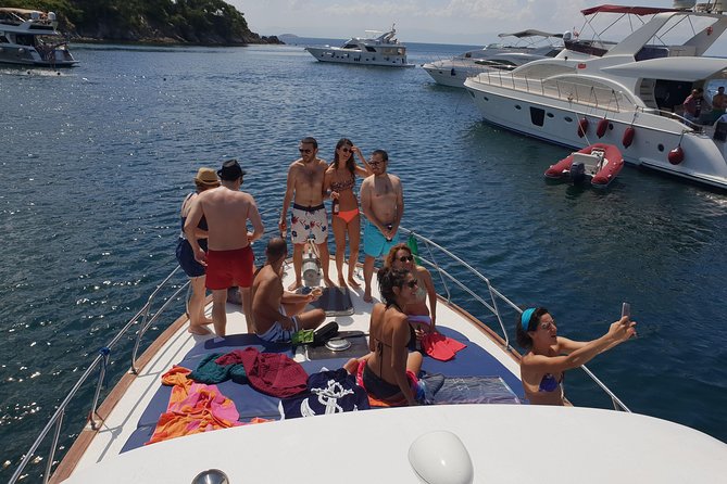 2 - Hours Bosphorus Yacht Cruise - The On-Board Rhythm: Tea, Time, and a Couple-Friendly Pace
