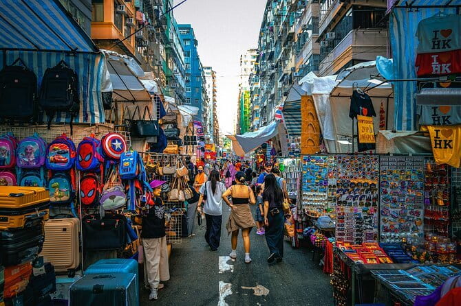 2025 Chinese New Year Fireworks Open Bar Yacht Dinner Cruise HK - Open bar and snacks: what you’re really paying for