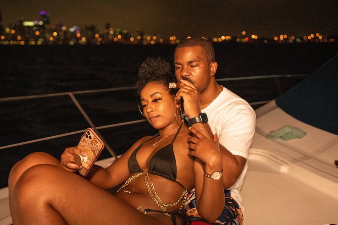 3 Story 100ft Hip Hop Yacht Party with 3 Hour Open Bar - Open bar and food: what to expect and how to protect your night