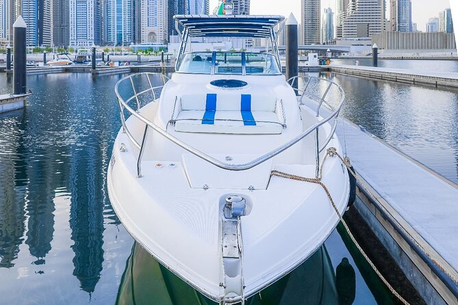 33Ft Private Yacht Rental On New Year's Eve 2025 - The 9:00 pm start on New Year’s Eve: smart timing for night views