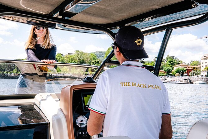 3H Private Cruise Lake Como Tender yacht Invictus 6 pax - Getting onto the Invictus: meeting at the Lario Bar and settling in fast