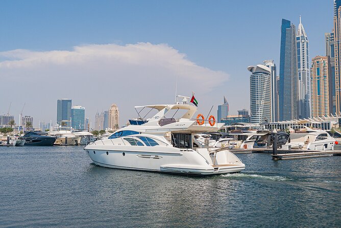 3hr Yacht- Palm Jumeirah with FREE Snacks and 30 Min Seabob - Key highlights you’ll care about