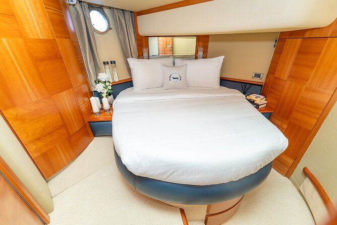 3hr Yacht- Palm Jumeirah with FREE Snacks and 30 Min Seabob - Price and value: what $921.17 per group really means
