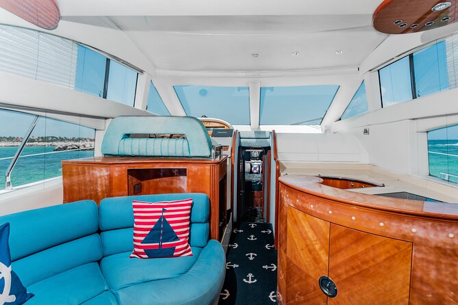 4 Hour 50' Azimut Yacht All-Inclusive in Tulum & Playa del Carmen - Drinks and Music: Small Things That Change the Mood