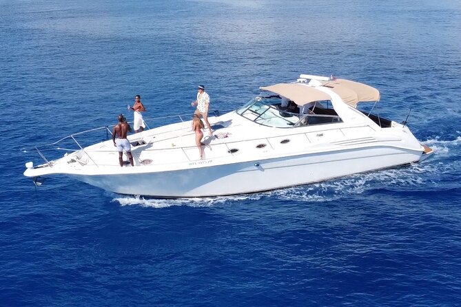 4 hours - Private 48ft Yacht all inclusive in Tulum and Playa del Carmen - Snorkeling Gear and Paddleboards: How to Get More Out of the Water