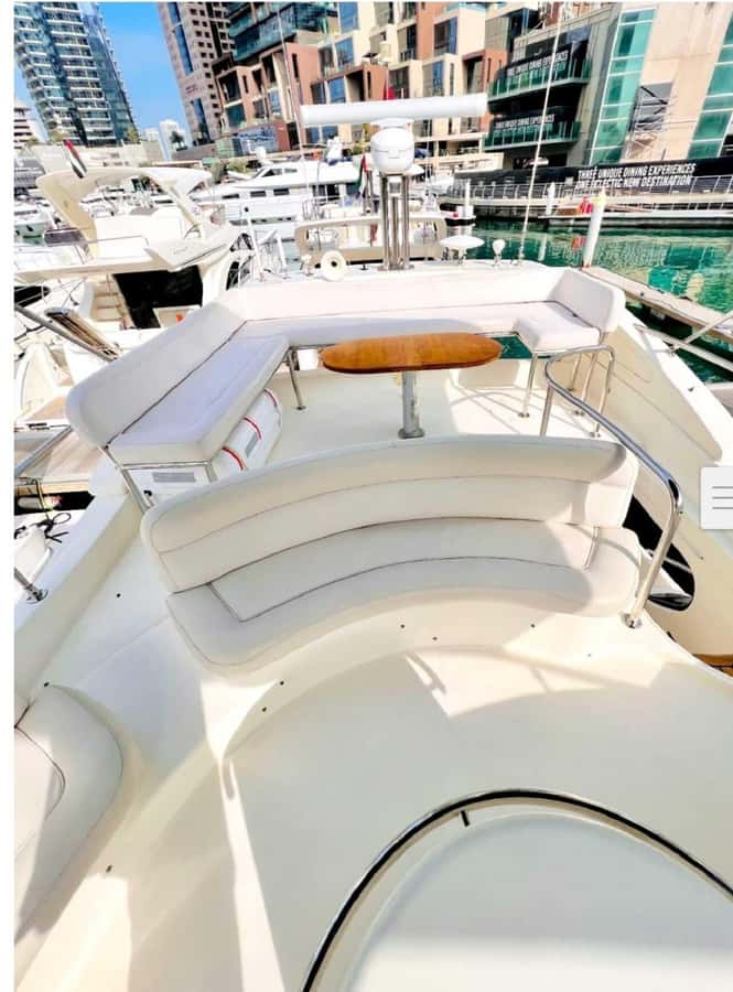 50 feet Private Luxury Yacht Tour In Dubai Marina - Crew and cleanliness: what “attentive” looks like on the water