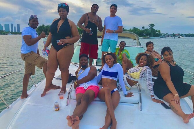 50ft Luxury Yacht Tour in Miami Beach Captain, Fun & Party! - South Beach and Art Deco: the best part is the first hour