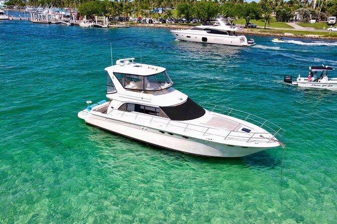 52' Yacht Rental in Miami Beach with Experienced Captain - Miami Beach meeting point and the real boarding question