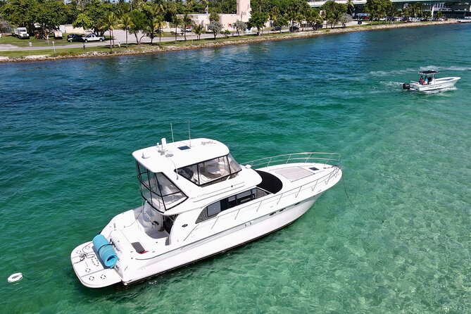 52' Yacht Rental in Miami Beach with Experienced Captain - Price: what $550 gets you, and what can add up fast