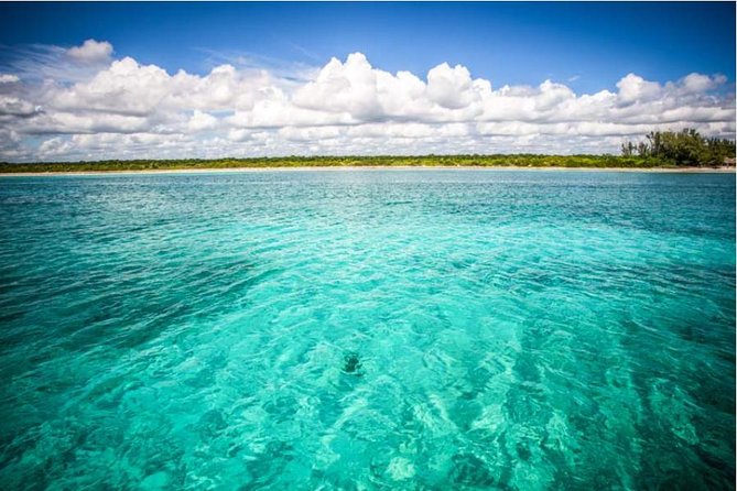 5H 42' Azimut Yacht All-Inclusive from Tulum & Playa del Carmen. - The cruise rhythm: one hour north, then two different ocean moods