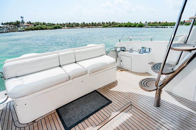5H private 50' Yacht All-Inclusive from Tulum & Playa del Carmen - Open Bar Setup: Unlimited Drinks Built Into the Day