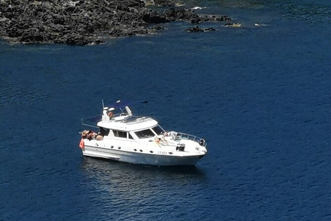 7-Hour Private Yacht Tour on the Island of Pantelleria - Coves and shifting stops: what to expect once you’re underway