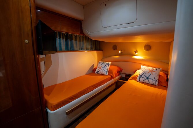70ft + Free Hour | Miami Yacht Rental | 3 to 8 Hours | 13 ppl - Crew, communication, and the late-day chaos factor