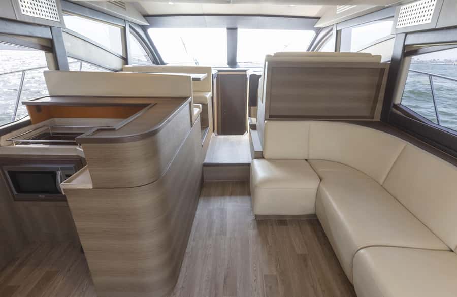 Affordable Yacht Rental Viktoriia from Dubai Marina - The 4-hour loop: Atlantis, Burj Al Arab views, and lagoon swimming