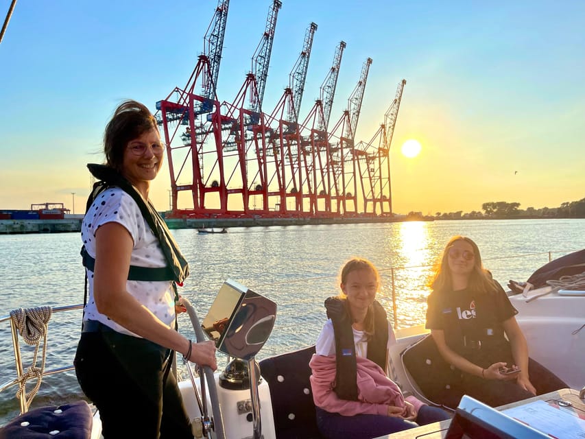 "After Work" - Sailing-Yacht Cruising Event, Hamburg/Elbe - A short after-work sail that shows the Elbe’s real personality