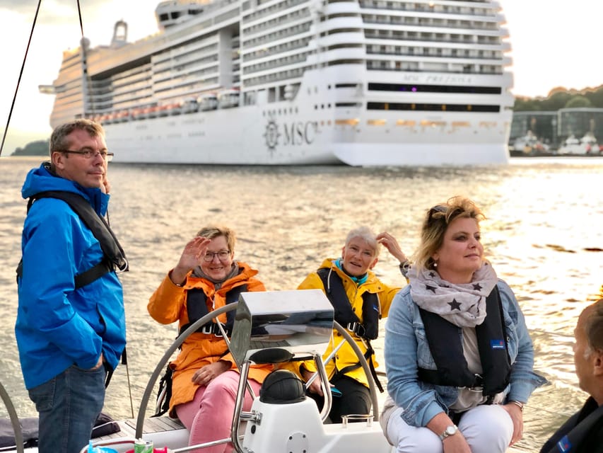 "After Work" - Sailing-Yacht Cruising Event, Hamburg/Elbe - Container ships and dry docks: seeing industrial scale up close
