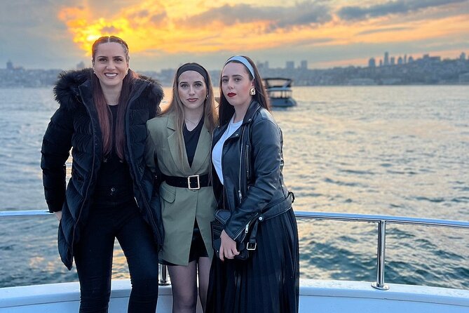 Afternoon Bosphorus Cruise Luxury Yacht with Professional Guide - Küçüksu Pavilion and Beylerbeyi Palace: summer life on the Bosphorus