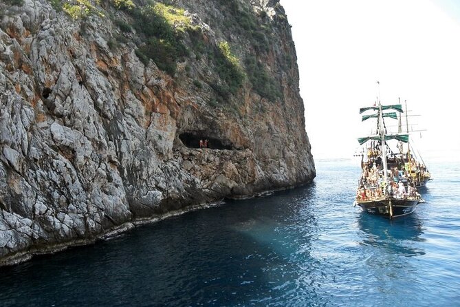 Alanya: Pirates Yacht Tour with Lunch and Soft Drinks - Foam party on board: the energetic centerpiece