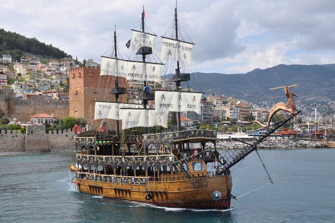 Alanya: Pirates Yacht Tour with Lunch and Soft Drinks - The crew factor: why reviews lean positive