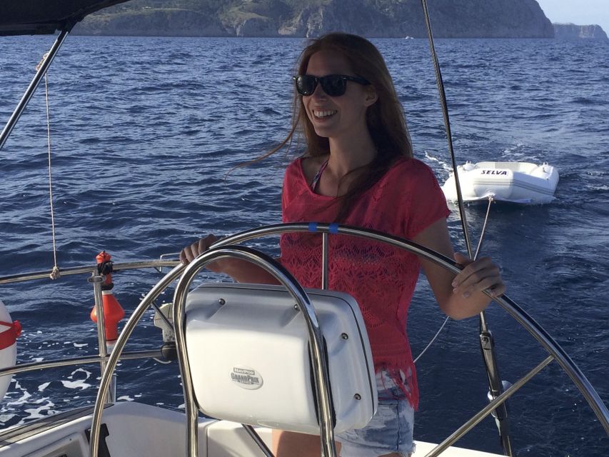 Alcudia: Sailing Yacht Excursion with Wine & Tapas - First cruise: Badia de Pollença and the slow start