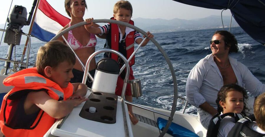 Always private 4 hour - Sail- dolphin Yacht Charter-paddle - The sailing rhythm: when the boat goes by sail (and when it doesn’t)