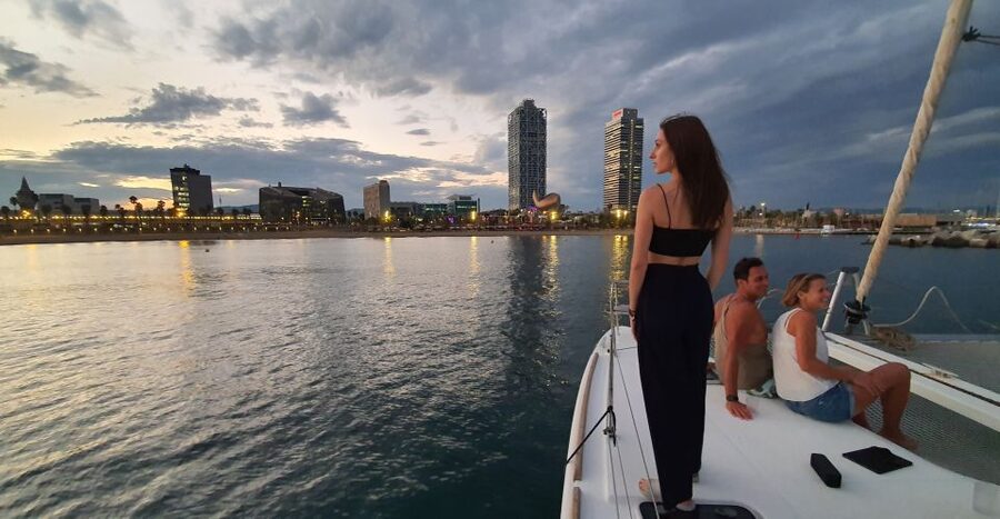 Barcelona: Luxury Private Sunset Yacht Cruise - Price and Value: What $412 Covers for Up to 11 People