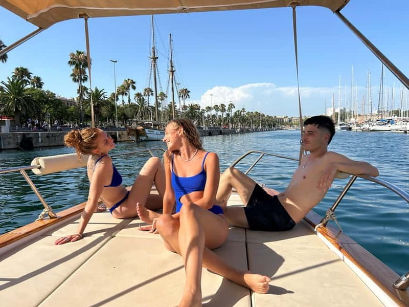 Barcelona: Private Classic Yacht Tour with Drinks - Quick hits before you book