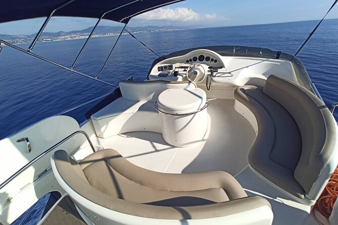 Barcelona Private Luxury Yacht Tour - The captain touch: how service changes the whole experience