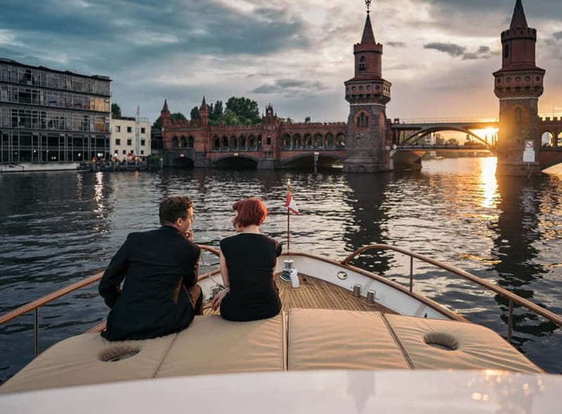 Berlin: Boat Sightseeing Tour on Electric Motor Yacht - Why an electric yacht on the Spree feels different