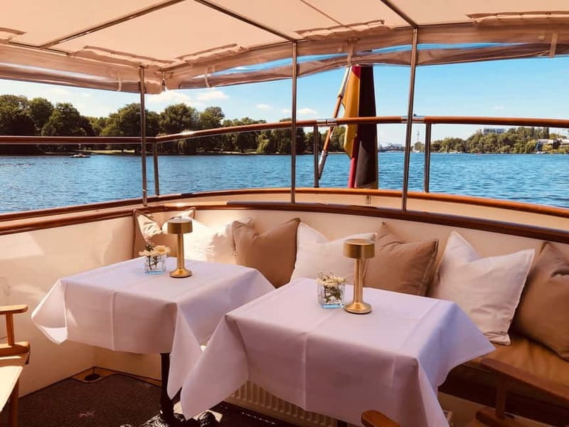 Berlin: Boat Sightseeing Tour on Electric Motor Yacht - Drinks and snacks onboard: plan for small extras