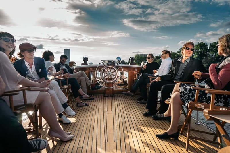 Berlin: Evening Yacht Cruise with Aperitif & Dinner Upgrade - Key highlights at a glance
