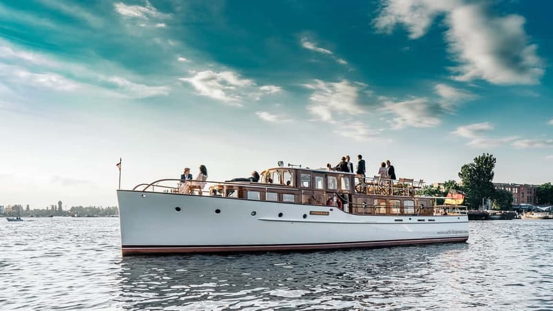 Berlin: Evening Yacht Cruise with Aperitif & Dinner Upgrade - The Yacht Experience: Seats, Music, and Comfort on the Spree
