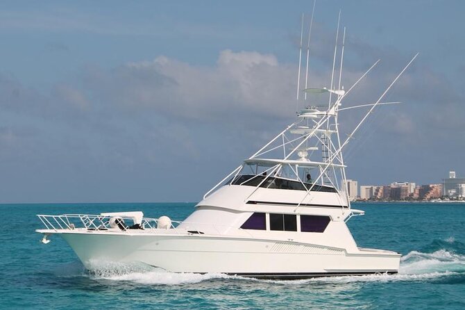 Biggest Luxury Yacht Boat Best in Cancun up to 28 pax - Service Level and What the Crew Adds to the Day
