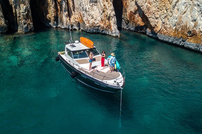 Blue & Green cave tour with yacht from town Hvar - Morning Start in Hvar: Meeting Point, Smart Casual, and Your Best Prep