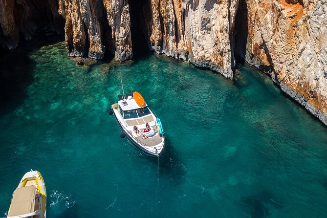 Blue & Green cave tour with yacht from town Hvar - Biševo and the Blue Cave: The Rowboat Part Is the Price of Admission