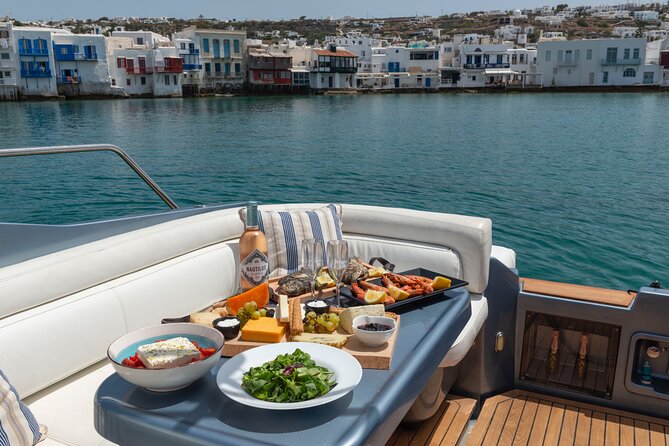 Boat - yacht tours at Mykonos - A yacht renovated in 2021: comfort that makes time on board pleasant