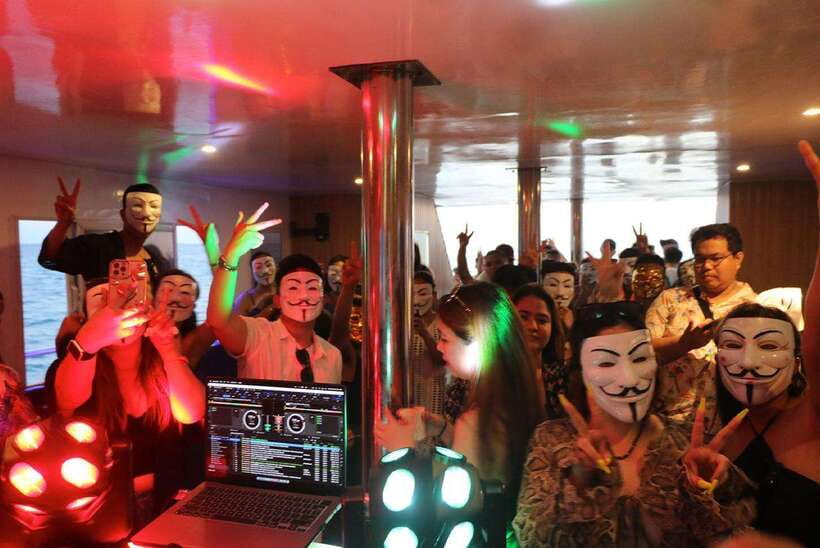 Boracay: Ultimate Party Cruise aboard the Andy World Yacht - Getting to the meeting point (and what can slow you down)