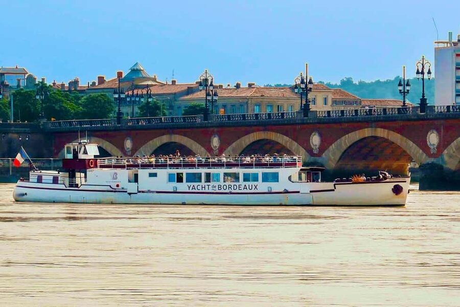 Bordeaux: Garonne River Yacht Cruise with Brunch - Key points before you set sail