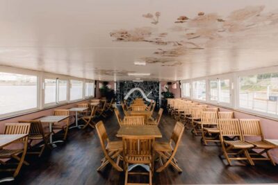 Bordeaux: Garonne River Yacht Cruise with Brunch - A 2-hour cruise that keeps Bordeaux in sight