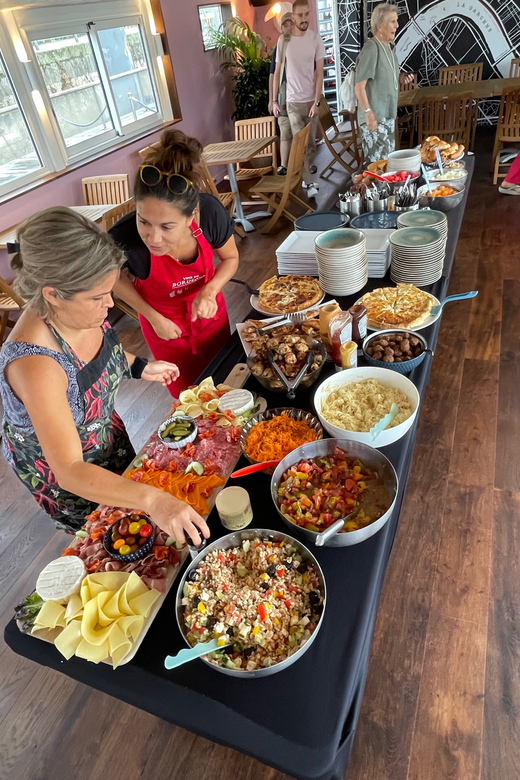Bordeaux: Garonne River Yacht Cruise with Brunch - The guide’s Bordeaux stories on the way back
