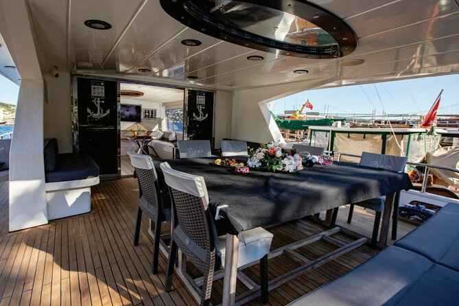 Bosphorus Night Cruise on Luxury Yacht - The Yacht Experience: Clean Comfort, Small-Group Calm, and Real Help