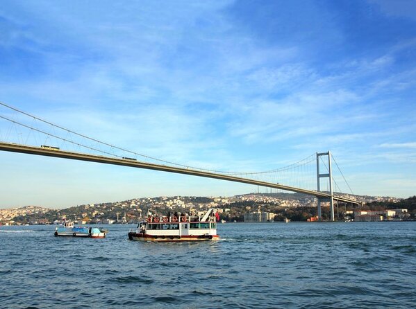 Bosphorus Sunset or Daytime Yacht Cruise with Snacks & Live Guide - Quick takes: why this Bosphorus cruise is worth your time