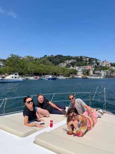 Bosphorus Sunset Yacht Cruise with Guide & Snacks - Meeting Points and the Flow of a 2–2.5 Hour Cruise