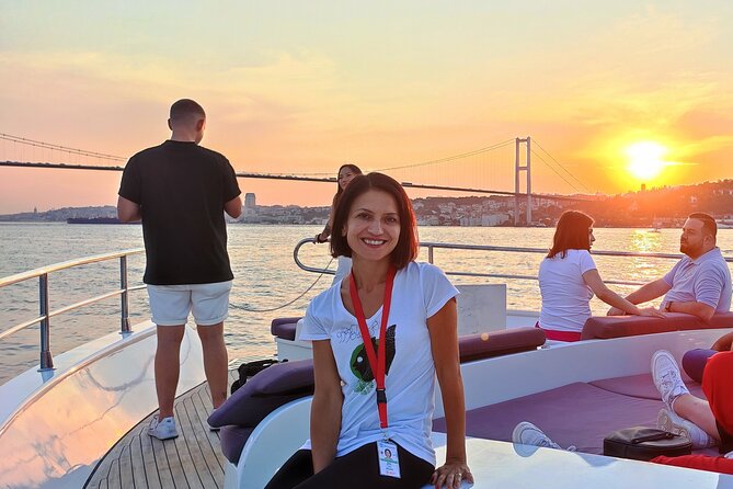 Bosphorus Sunset Yacht Experience: Istanbul’s Best - The yacht experience: 25 meters of comfort, plus photo angles