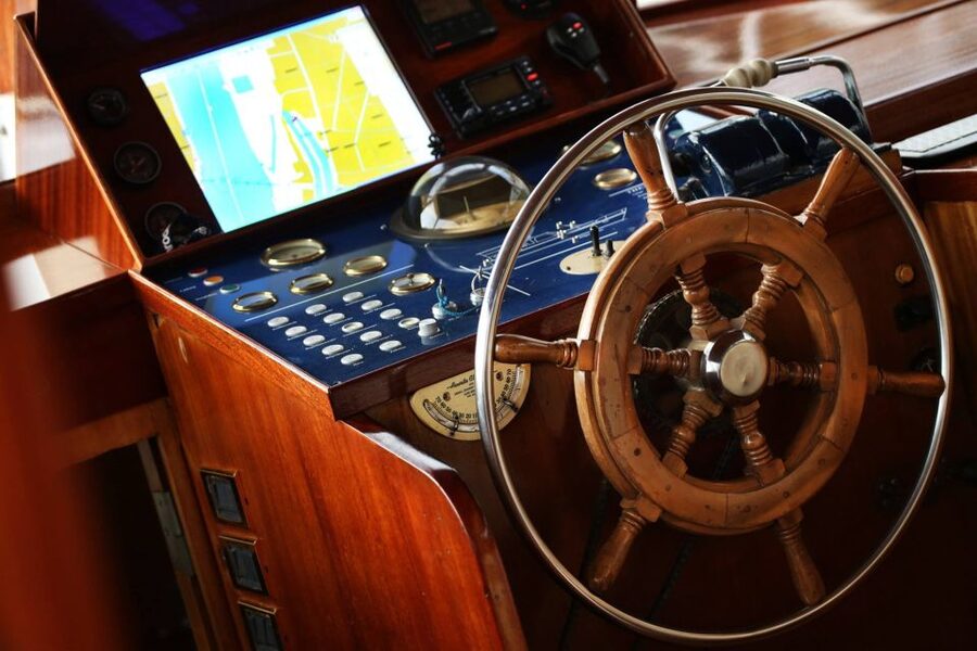 Budapest: Private Danube Yacht Cruise with Welcome Drink - Budapest Landmarks, Layered: How the City Looks Different From Each Stretch
