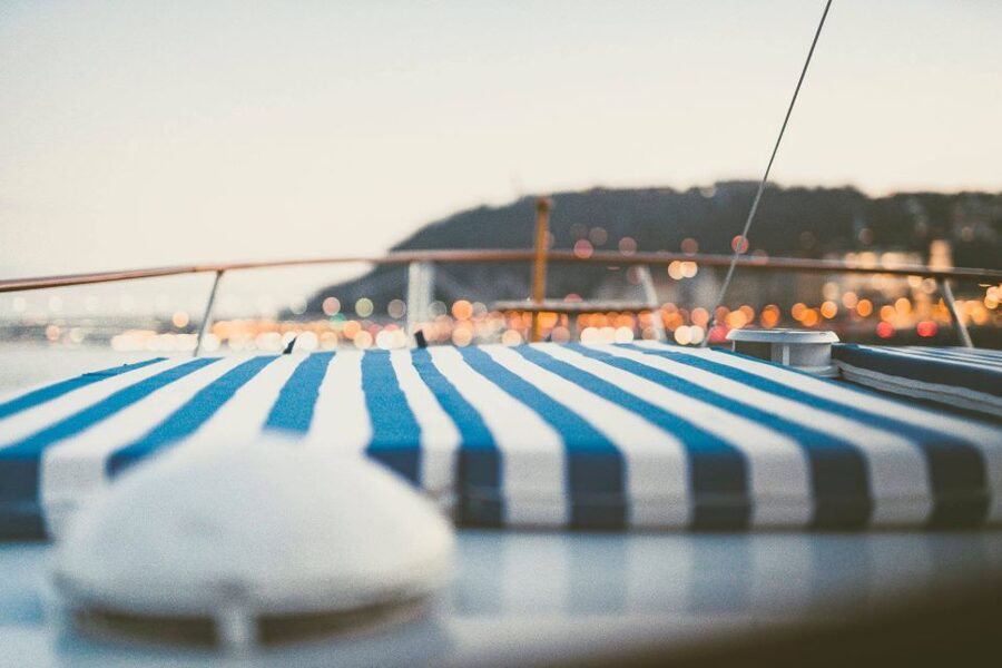 Budapest: Private Danube Yacht Cruise with Welcome Drink - Timing the Cruise: 30 Minutes Before Sunset for Night Lights