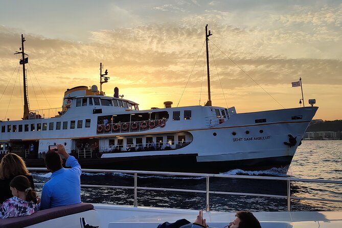 Budget Evening Cruise: Dinner, Live Shows & Party - Üsküdar Beylerbeyi Palace: an Ottoman summer resort turned guest house